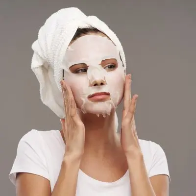 Mascarillas hidratantes que proporcionan suavidad y nutrición, perfectas para revitalizar la piel seca.