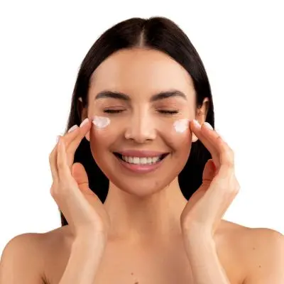 Variedad de productos de cuidado facial adecuados para todo tipo de piel, garantizando un tratamiento personalizado.