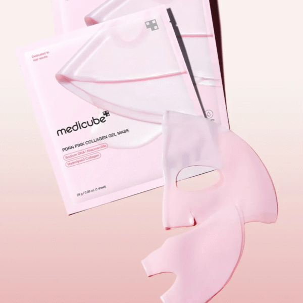 Textura de hidrogel de la mascarilla PDRN Medicube, dividida en dos piezas.